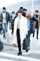 bts v airport fashion