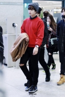 bts v airport fashion