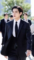 bts v in suit