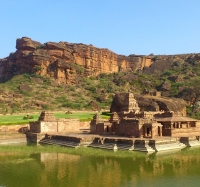 badami cave temples in badami jain mandir