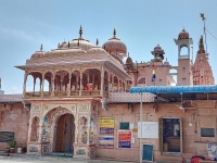 chamatkarji jain mandir