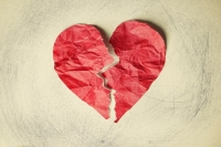 broken heart dp for whatsapp