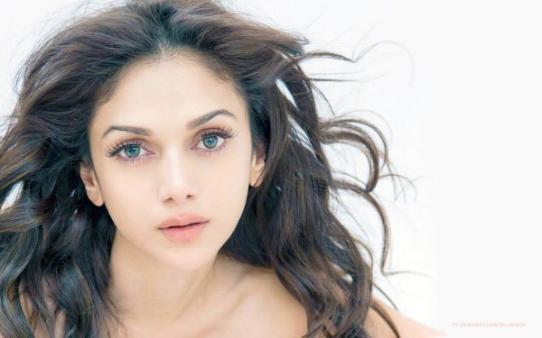 Aditi Rao Hydari HD Wallpapers
