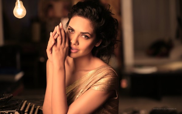 Esha Gupta HD Wallpapers
