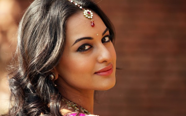 Sonakshi Sinha HD Wallpapers