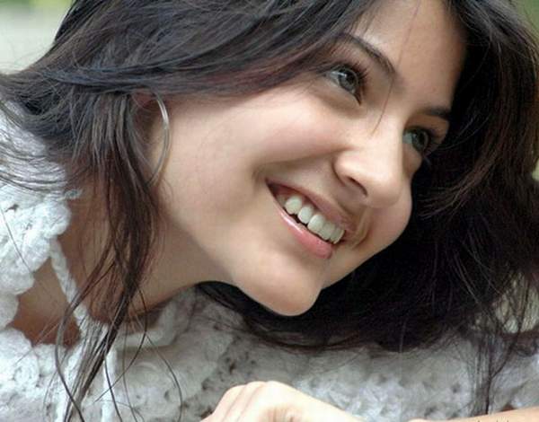 Anushka Sharma HD Wallpapers
