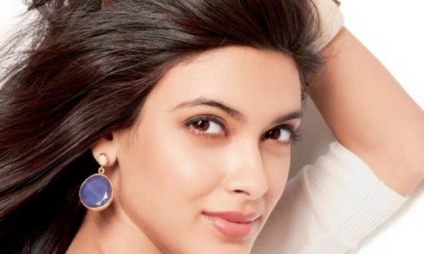 Diana Penty HD Wallpapers