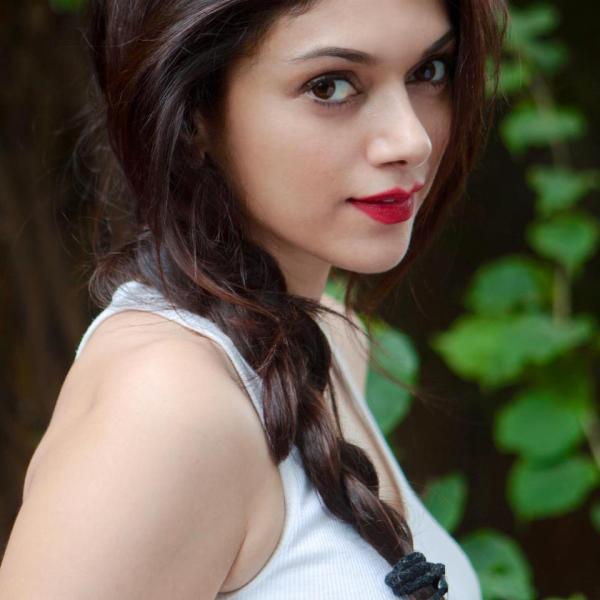 Aditi Rao Hydari HD Wallpapers
