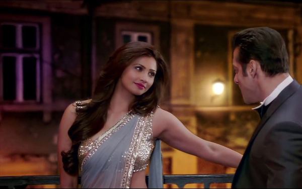 Download Daisy Shah HD Wallpapers 