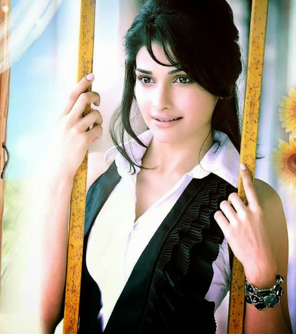 Prachi Desai HD Wallpapers