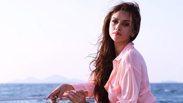 Aditi Rao Hydari HD Wallpapers