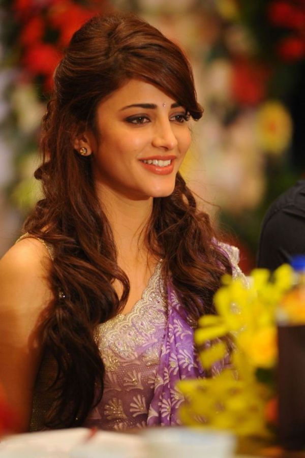 Shruti Hassan HD Wallpapers