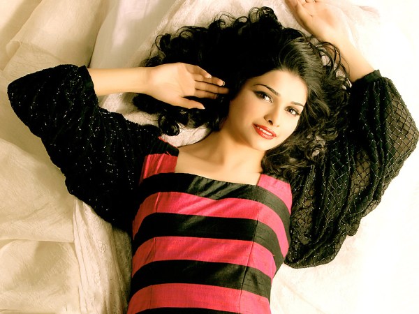 Prachi Desai HD Wallpapers